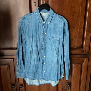 Old Navy chambray denim blue shirt Medium (M)